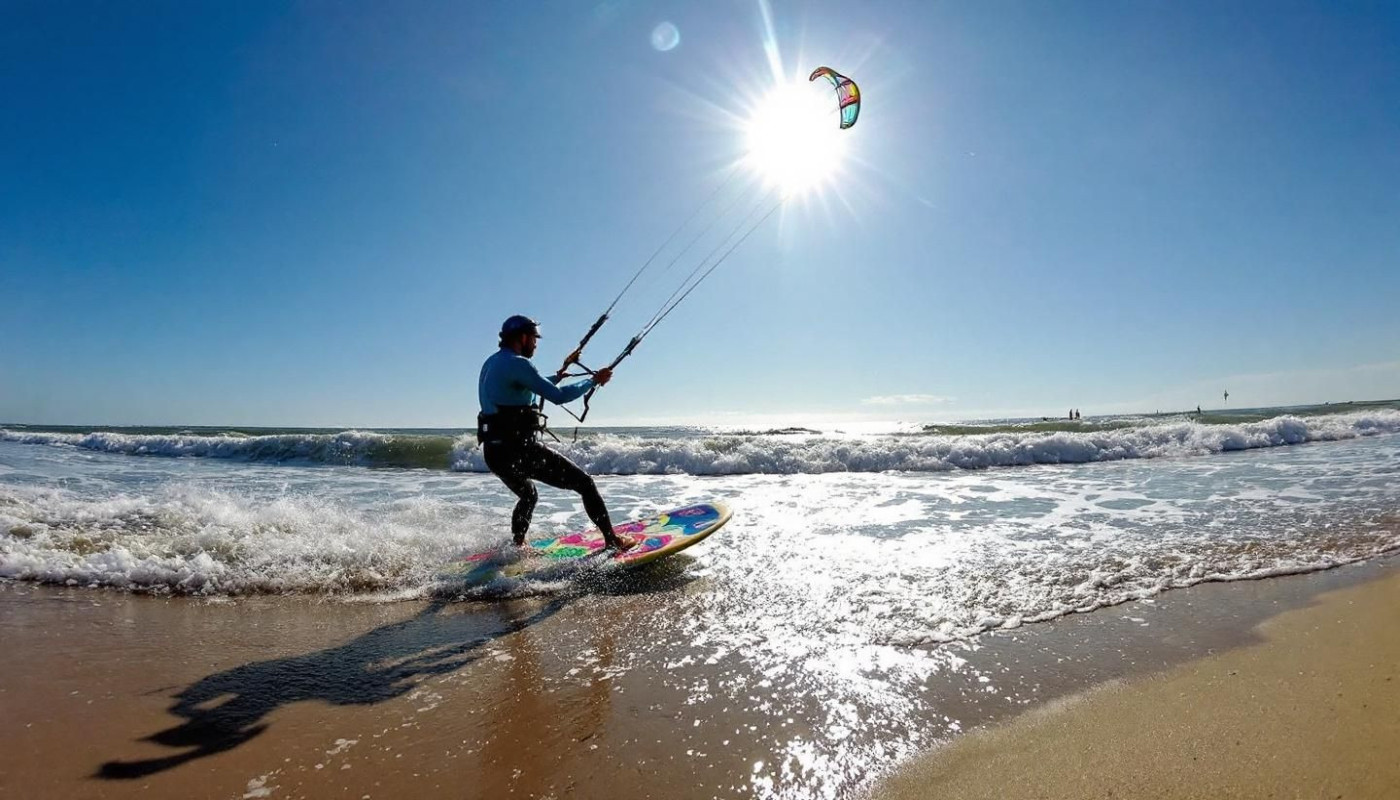 Wie wählt man die richtige Ausrüstung für Kitesurfen, SUP und Wingfoilen?
